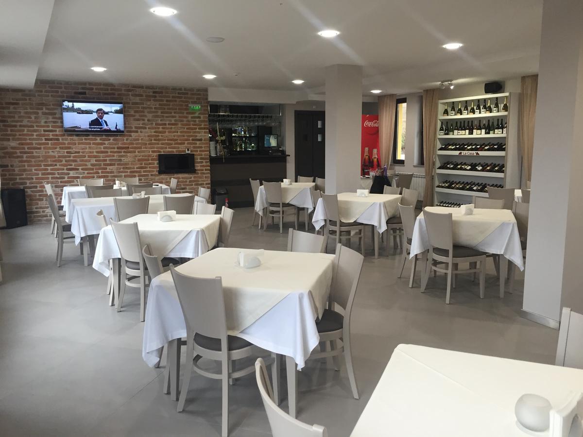 La Casa Hotel Cigov Csark Kültér fotó