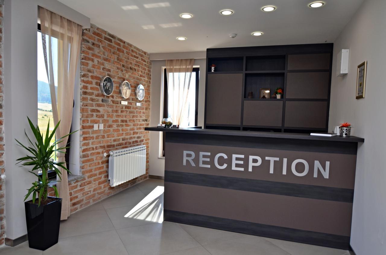 La Casa Hotel Cigov Csark Kültér fotó